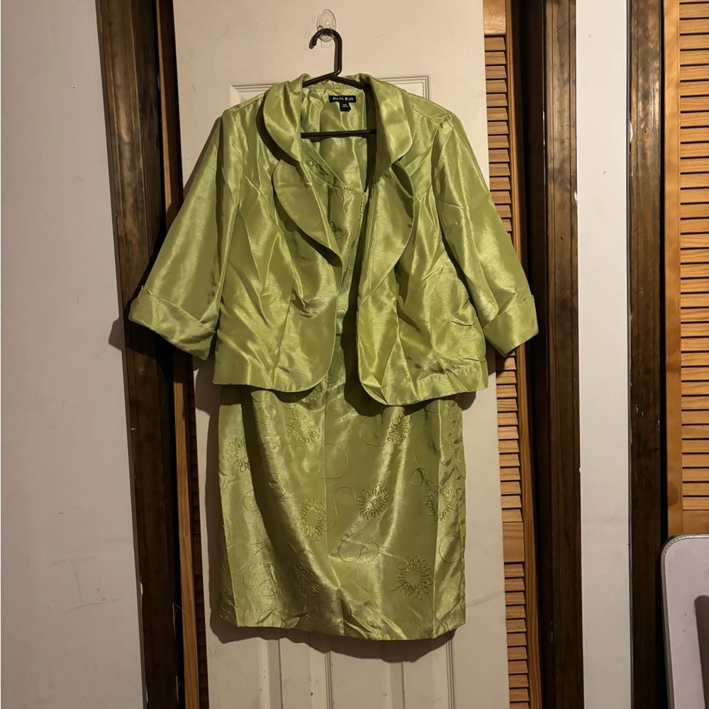 🐾 Elegant Green Dana Kay Two-Piece Dress Suit: Size 16 W 🐾